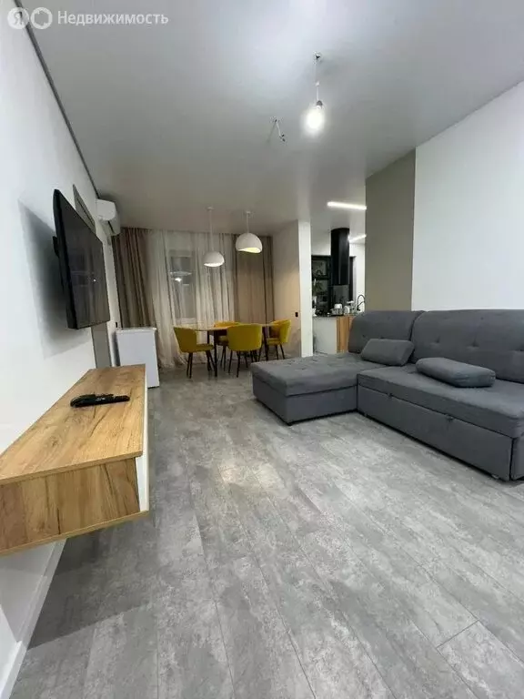 3-комнатная квартира: Якутск, Верхоянская улица, 2 (74 м) - Фото 1