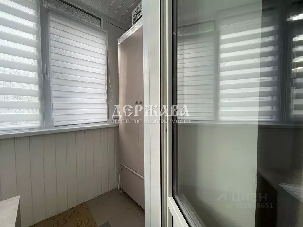 3-к кв. Белгородская область, Старый Оскол ул. Урицкого, 14 (61.8 м) - Фото 2