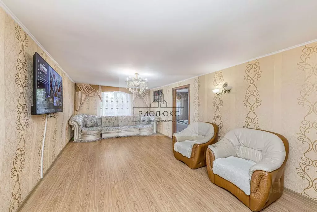 Дом в Челябинская область, Челябинск Речная ул., 4 (160 м) - Фото 0