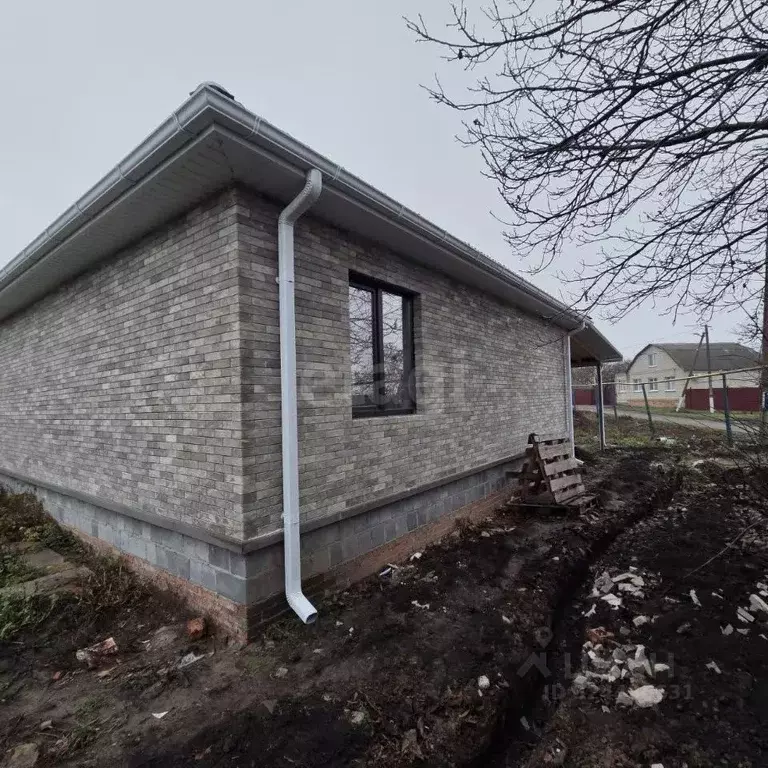 Дом в Белгородская область, Корочанский район, Погореловское с/пос, с. ... - Фото 1