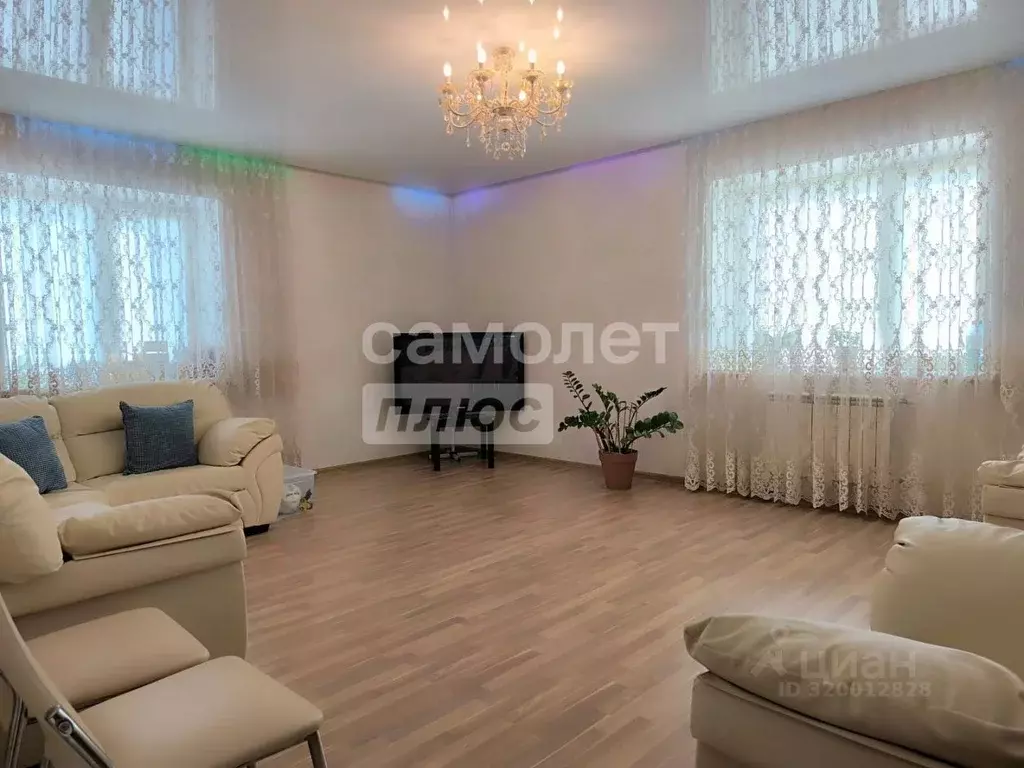 3-к кв. Омская область, Омск ул. Перелета, 18 (101.5 м) - Фото 0