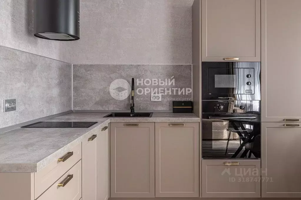 Студия Свердловская область, Екатеринбург ул. Декабристов, 20 (38.0 м) - Фото 1