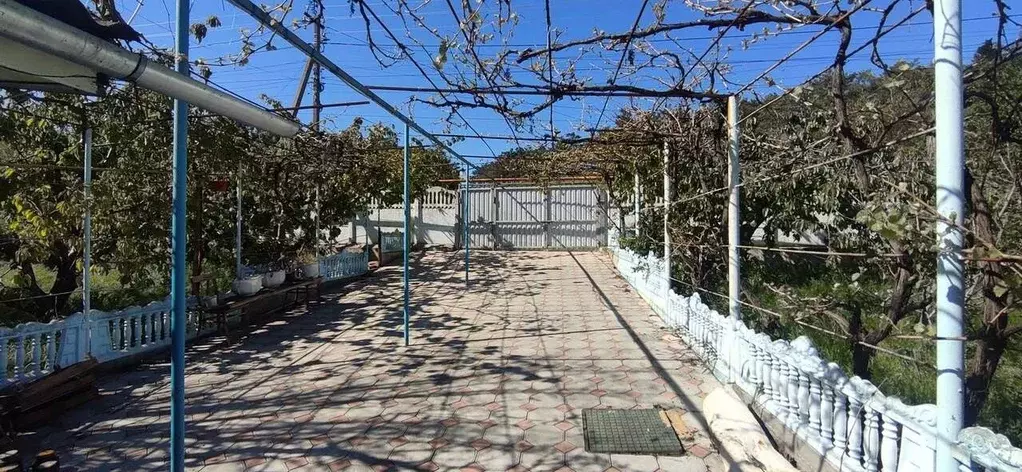 Дом в Крым, Бахчисарайский район, с. Угловое ул. Комарова, 90 (82 м) - Фото 1