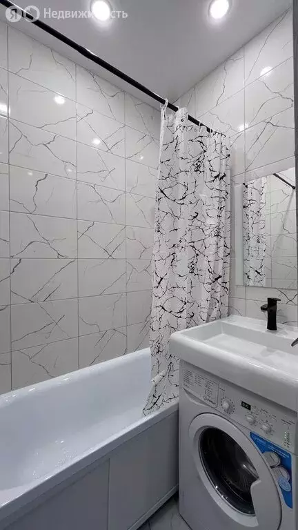 2-комнатная квартира: Екатеринбург, улица Бажова, 43 (40.2 м) - Фото 0