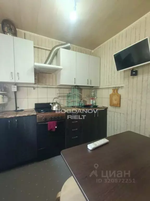 2-к кв. Омская область, Омск просп. Космический, 61 (44.5 м) - Фото 1