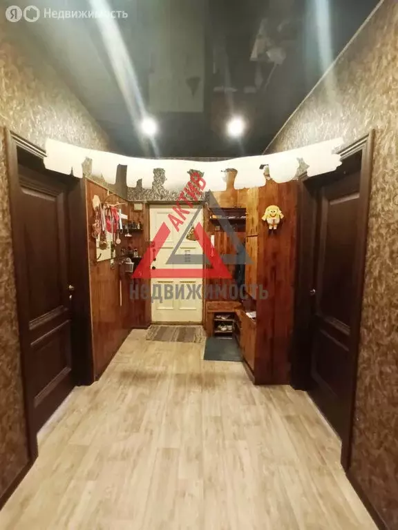 3-комнатная квартира: Каменск-Уральский, Железнодорожная улица, 8 ... - Фото 1