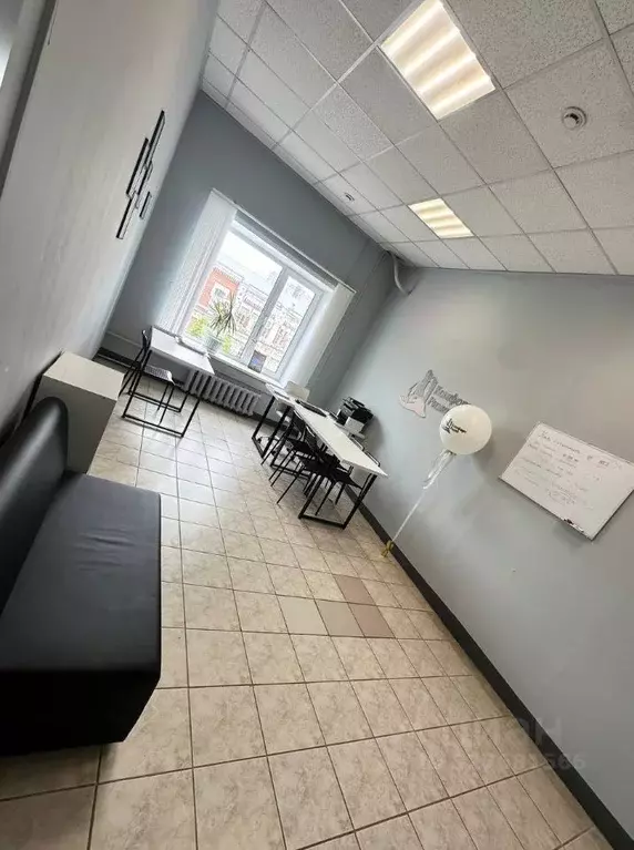 Помещение свободного назначения в Алтайский край, Барнаул просп. ... - Фото 1