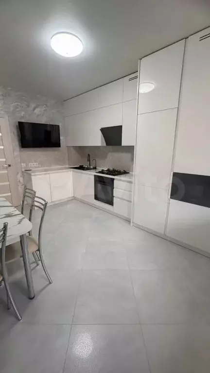 2-к. квартира, 60,5 м, 1/9 эт. - Фото 0