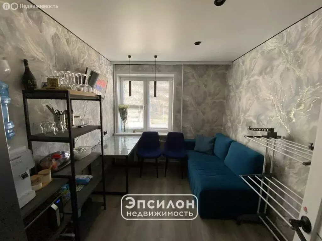 4-комнатная квартира: Курск, улица Островского, 10 (68.1 м) - Фото 1