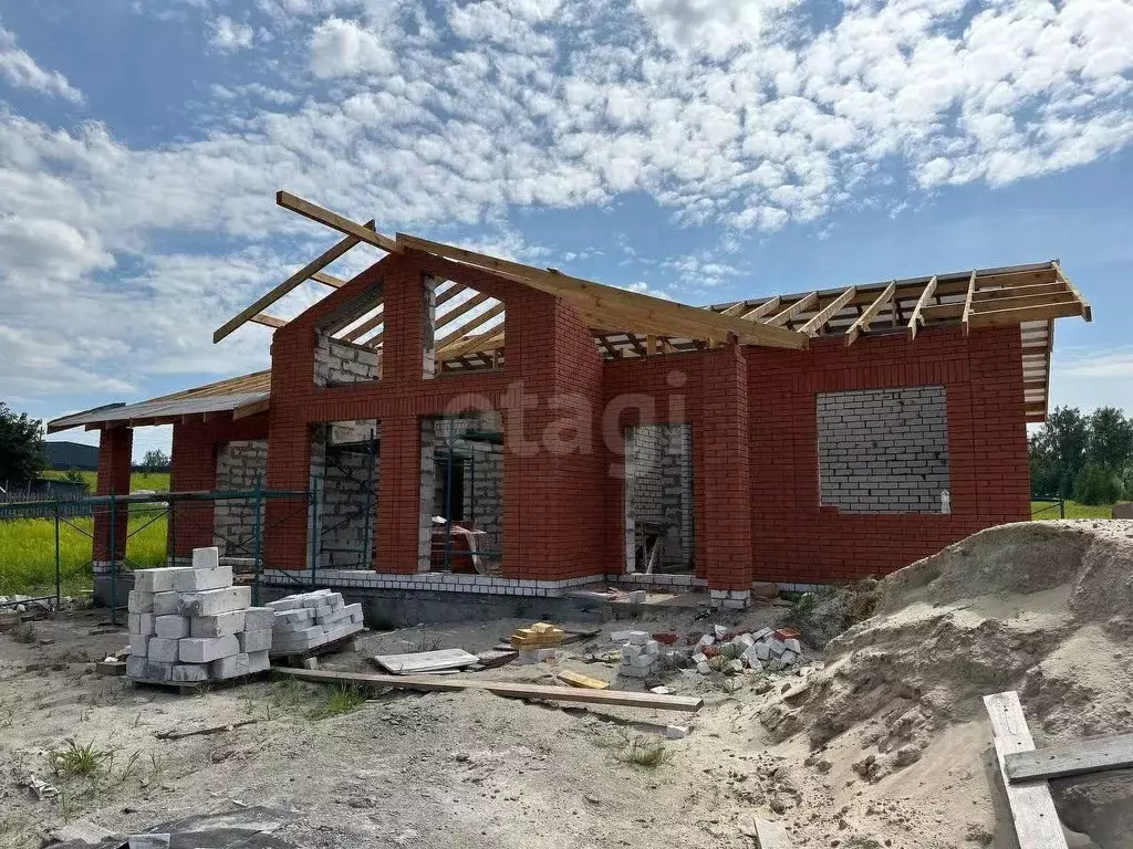 Дом в Брянская область, Брянский район, Отрадненское с/пос, с. ... - Фото 1