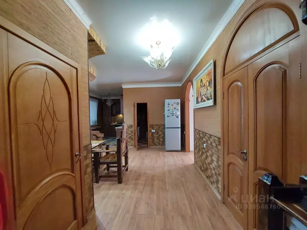 Дом в Омская область, Таврический район, с. Сосновское Октябрьская ... - Фото 1