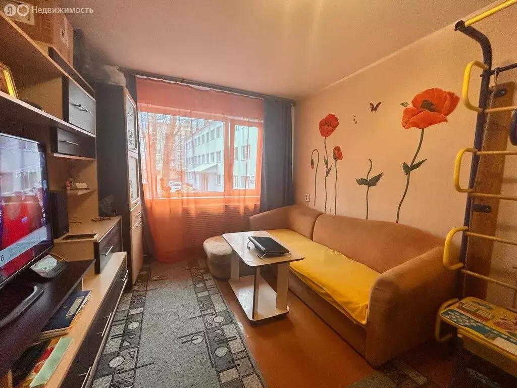 2-комнатная квартира: Барнаул, улица Антона Петрова, 63 (43.5 м) - Фото 0