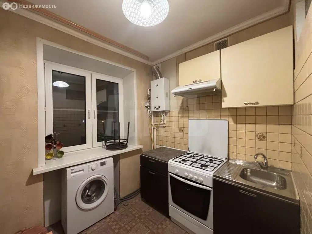 3-комнатная квартира: Балабаново, улица 50 лет Октября, 14 (50 м) - Фото 2