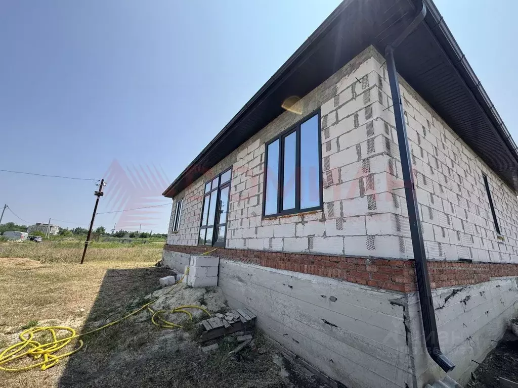 Дом в Ростовская область, Аксайский район, Грушевская ст-ца пер. ... - Фото 1