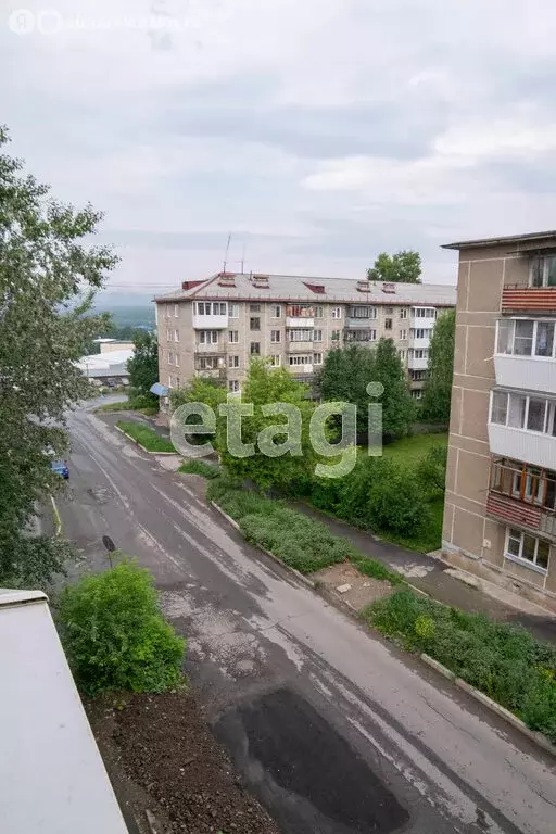 2-комнатная квартира: Златоуст, улица Островского, 4 (59.4 м) - Фото 1