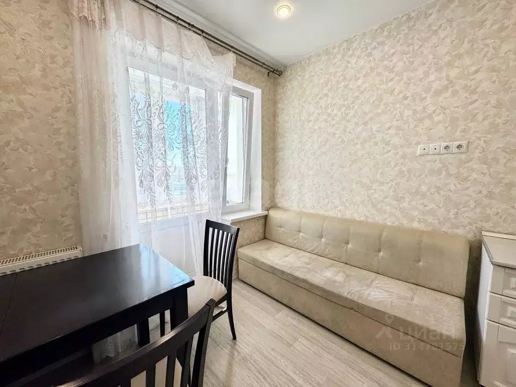 1-к кв. Тюменская область, Тюмень ул. Парада Победы, 9 (32.0 м) - Фото 1