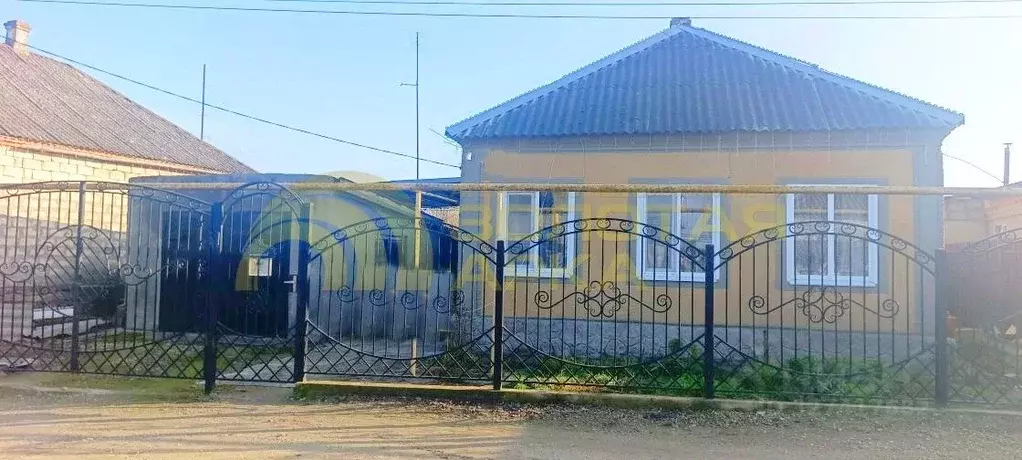 Дом в Краснодарский край, Крымский район, Варениковская ст-ца ... - Фото 1