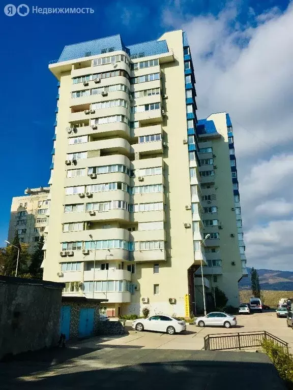 2-комнатная квартира: Алушта, улица 60 лет СССР, 18 (80 м) - Фото 1