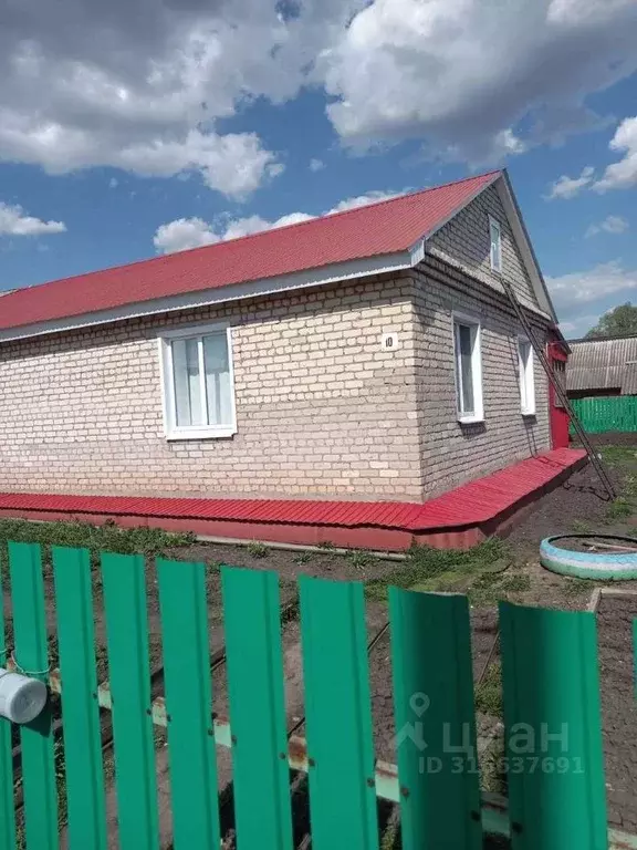 Дом в Самарская область, Исаклы с/пос, с. Исаклы ул. Мелиоративная, 10 ... - Фото 0