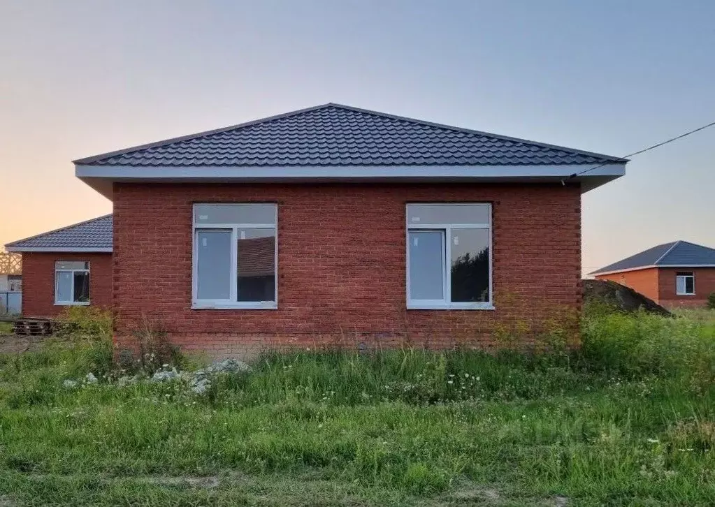 Дом в Курская область, Курский район, Моковский сельсовет, д. 1-я ... - Фото 0