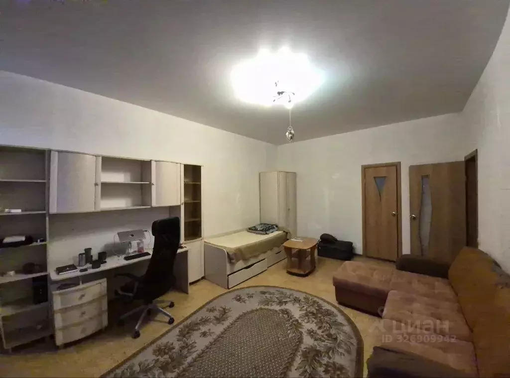 2-к кв. Омская область, Омск ул. Декабристов, 130 (80.0 м) - Фото 1