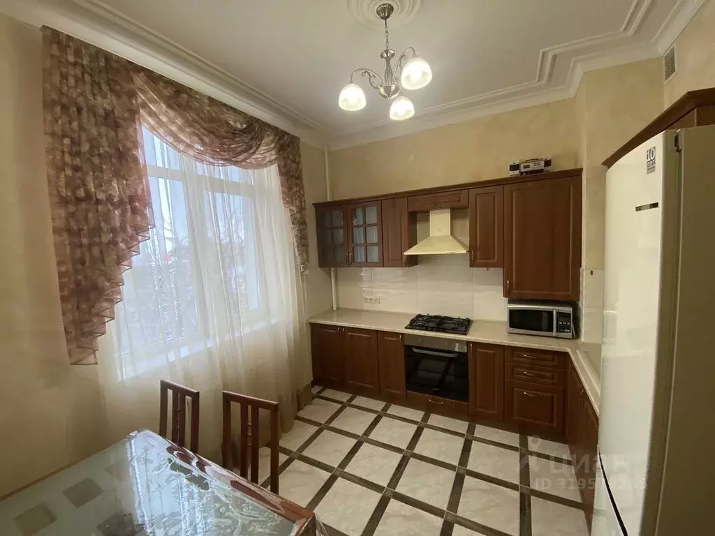 1-к кв. Крым, Симферополь просп. Кирова, 45 (53.0 м) - Фото 0