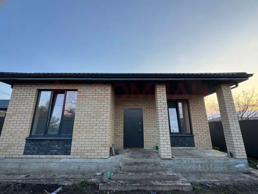 Дом в Ростовская область, Новочеркасск ул. Бирюзовая (100 м) - Фото 1