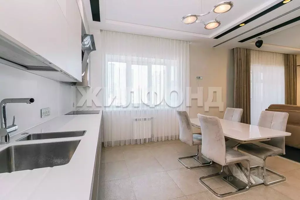 3-к кв. Новосибирская область, Новосибирск ул. Кирова, 46 (116.6 м) - Фото 2