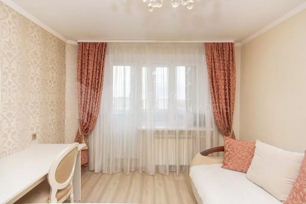 3-к кв. Тюменская область, Тюмень ул. 50 лет Октября, 80 (96.0 м) - Фото 1