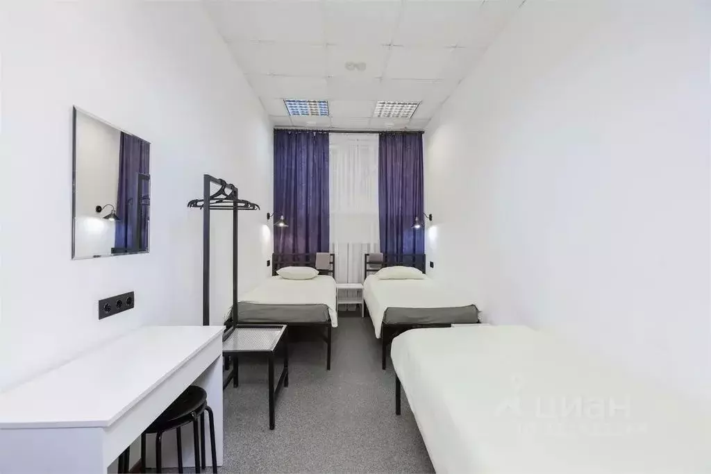 Комната Омская область, Омск ул. Иртышская Набережная, 31 - Фото 1