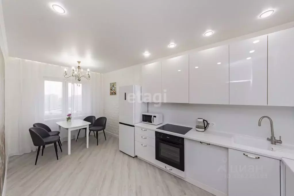 1-к кв. Тюменская область, Тюмень ул. Дмитрия Менделеева, 14 (45.6 м) - Фото 1