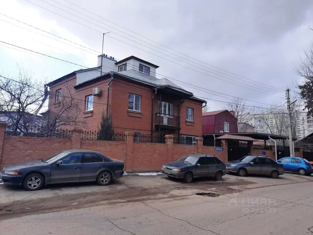 Дом в Астраханская область, Астрахань ул. Джона Рида, 6Б (395 м) - Фото 1