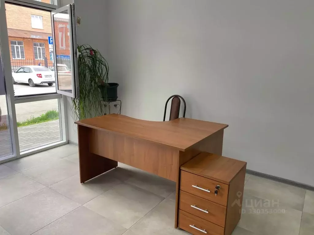 Офис в Северная Осетия, Владикавказ ул. Курсантов-Кировцев, 17к1 (60 ... - Фото 1