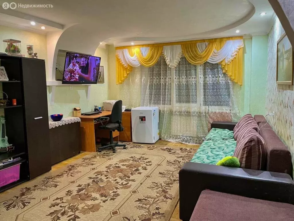3-комнатная квартира: Майкоп, улица Димитрова, 2А (61 м) - Фото 0