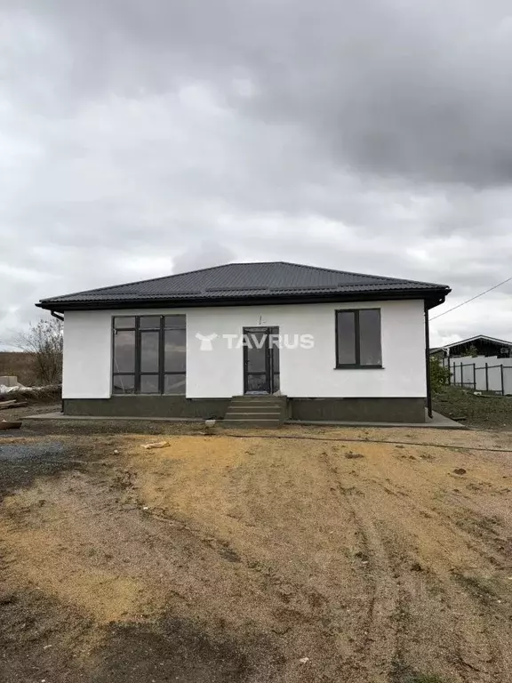 Дом в Крым, Симферопольский район, Трудовское с/пос, с. Строгоновка ... - Фото 1