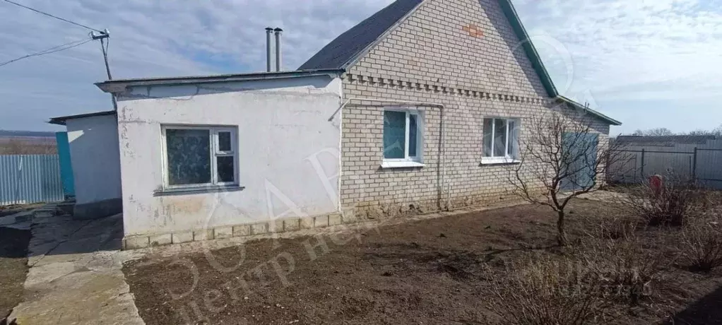 Дом в Липецкая область, Хлевенский район, с. Отскочное ул. Свободы, 27 ... - Фото 1