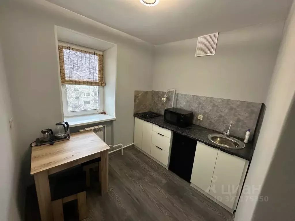 1-к кв. Чувашия, Канаш Заводская ул., 5 (30.0 м) - Фото 2