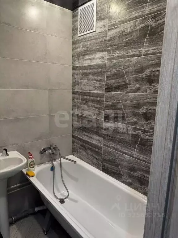 3-к кв. Курская область, Курск Курского завода тракторных запчастей ... - Фото 1