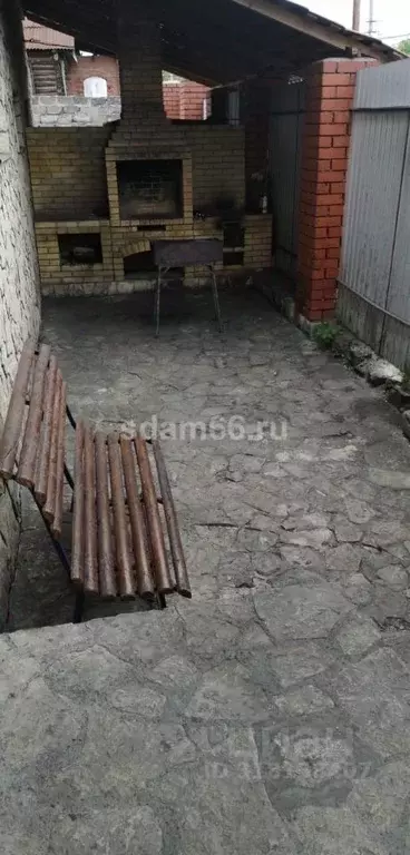 Дом в Свердловская область, Екатеринбург ул. Грязнова, 36 (250 м) - Фото 0