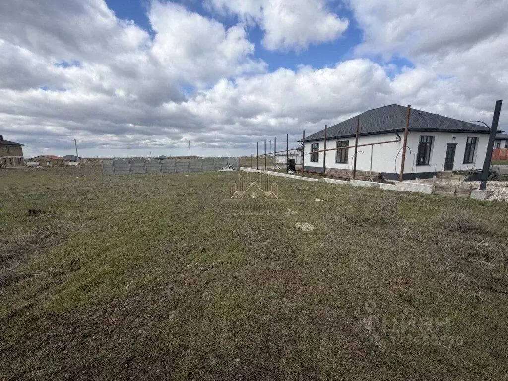 Участок в Крым, Симферопольский район, с. Мирное ул. Романа Филипова ... - Фото 1