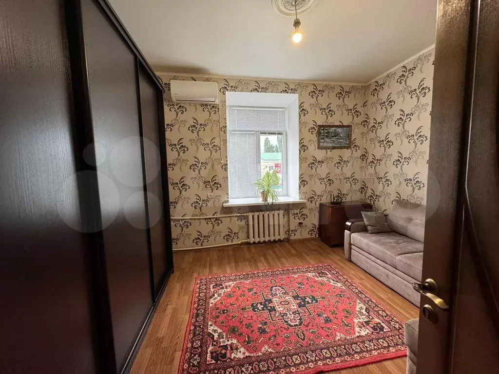 Комната 18 м в 3-к., 2/4 эт. - Фото 0