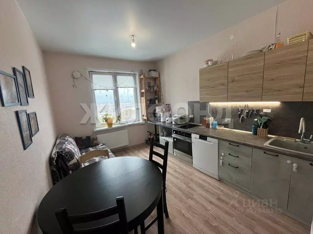 3-к кв. Новосибирская область, Новосибирск ул. Петухова, 105/1 (66.0 ... - Фото 1