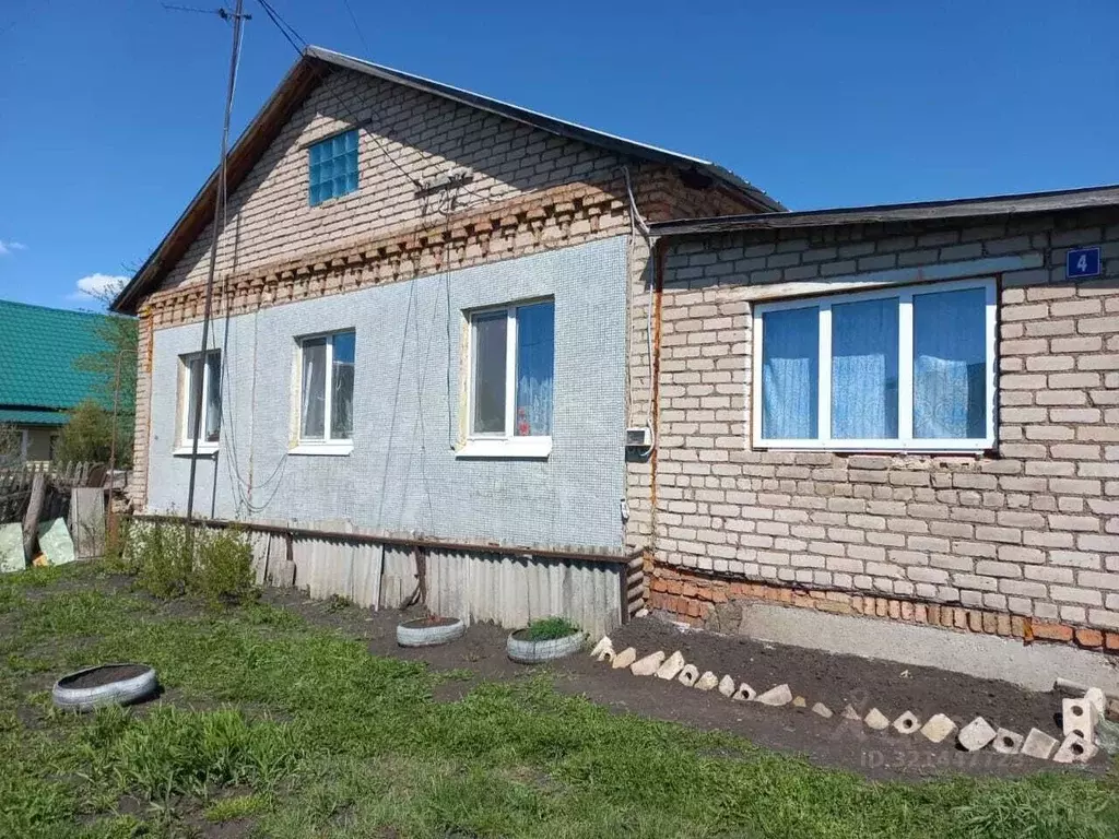 Дом в Башкортостан, Ишимбайский район, с. Петровское ул. Мажита ... - Фото 1