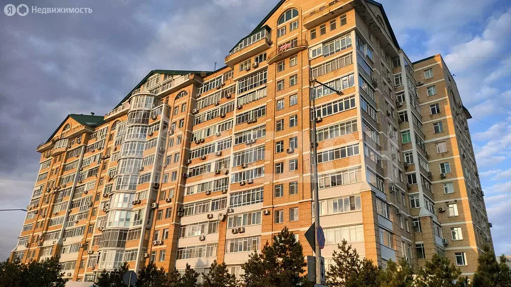 3-комнатная квартира: Омск, набережная Тухачевского, 16 (133.3 м) - Фото 1