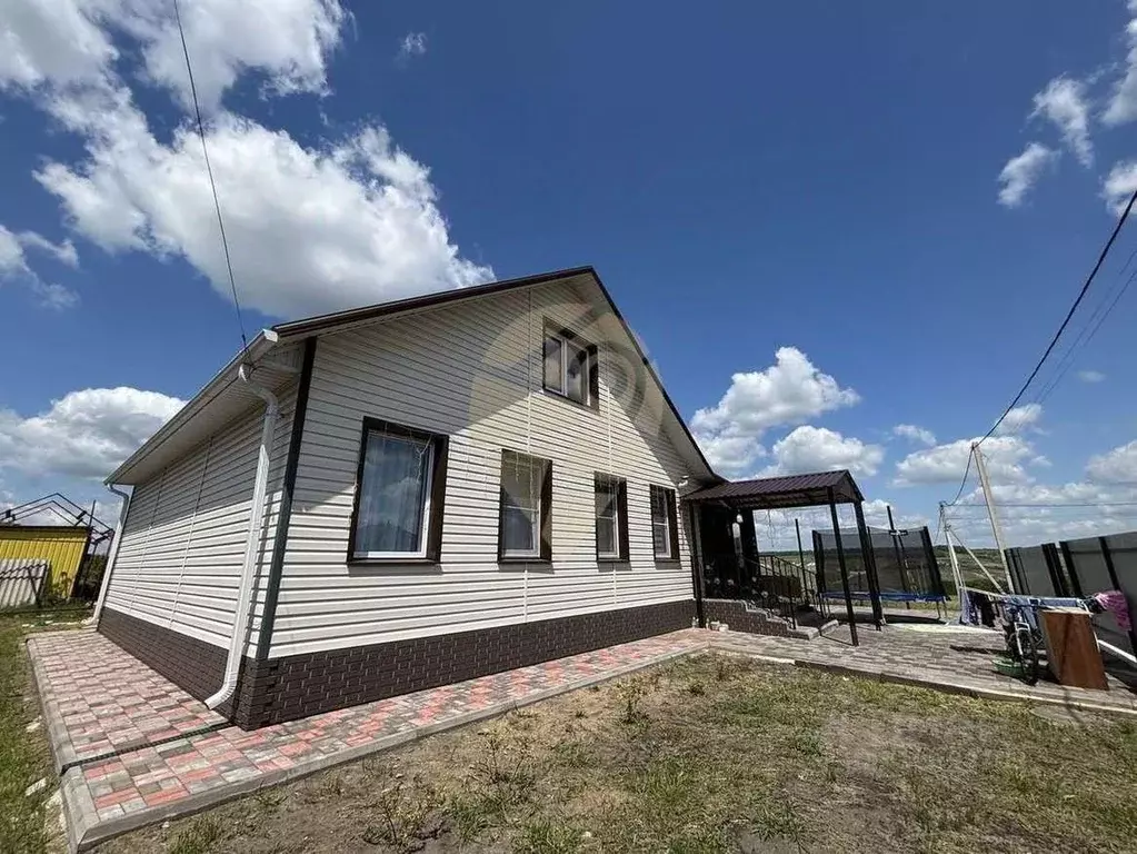 Дом в Белгородская область, Старооскольский городской округ, с. ... - Фото 1