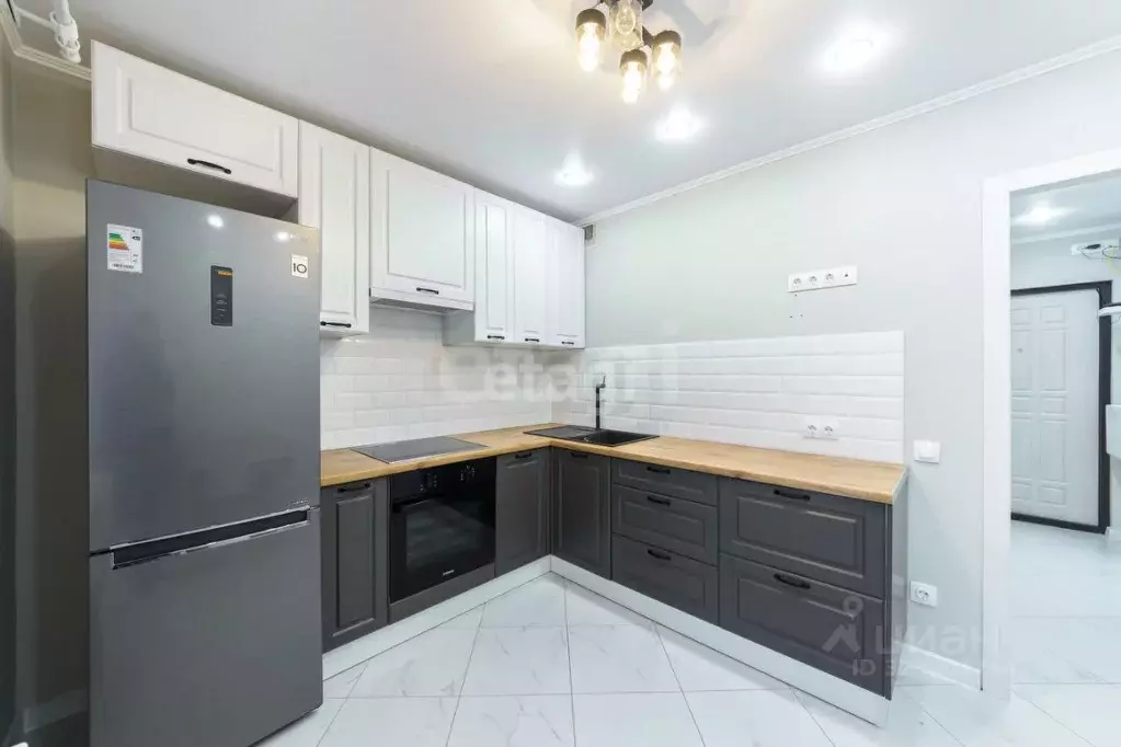 3-к кв. Тюменская область, Тюмень ул. Федюнинского, 54 (58.8 м) - Фото 1