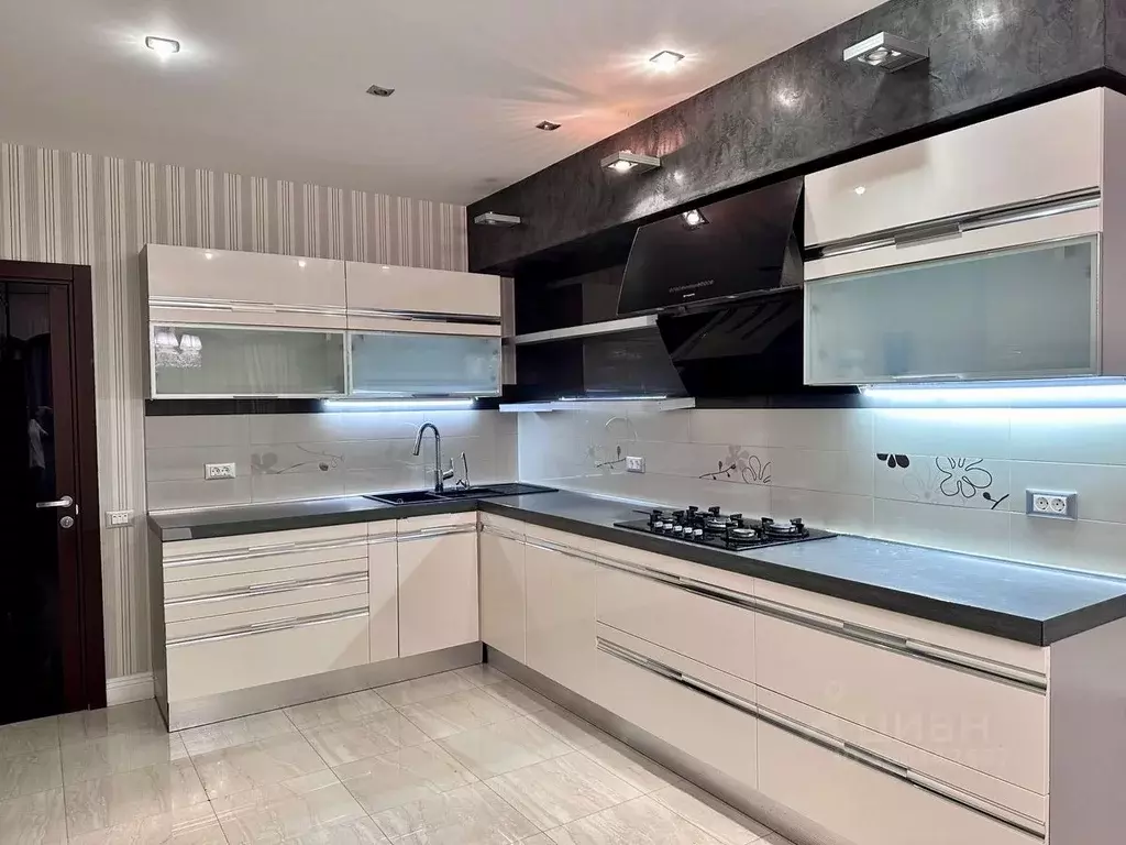 4-к кв. Ульяновская область, Ульяновск пер. 2-й Мира, 26 (145.0 м) - Фото 1