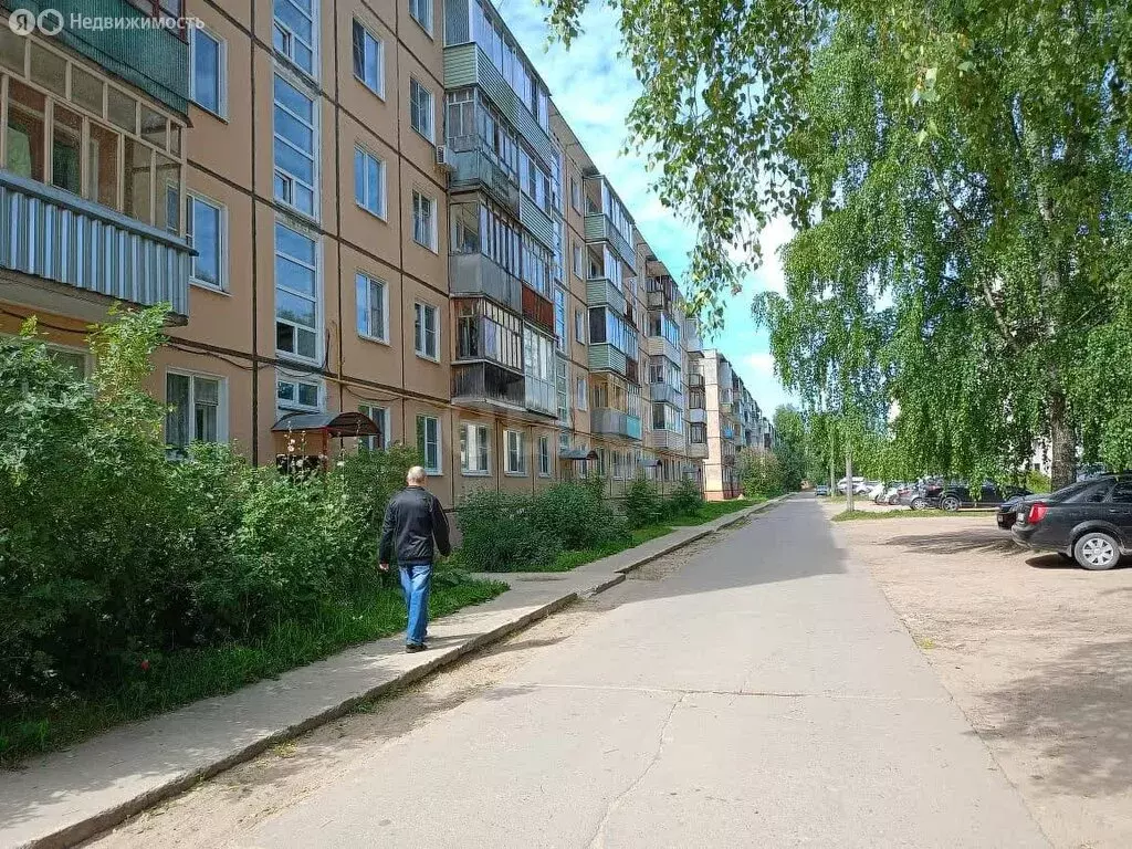 3-комнатная квартира: Коряжма, улица Набережная им. Н. Островского, 54 ... - Фото 0
