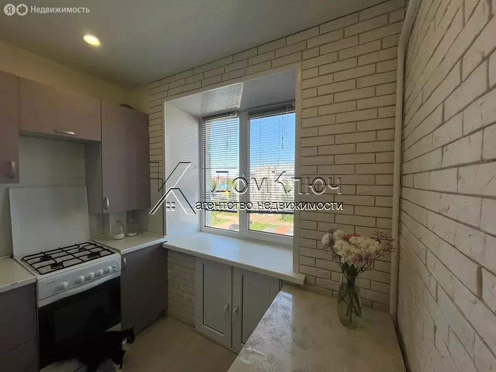 2-комнатная квартира: Кумертау, улица Ломоносова, 1А (45 м) - Фото 0