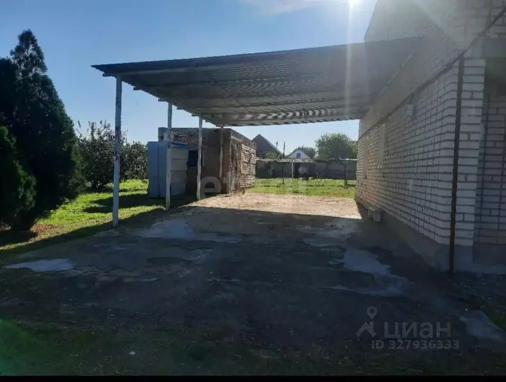 Дом в Калмыкия, Целинный район, с. Троицкое ул. Сангаджиева, 3 (150 м) - Фото 1